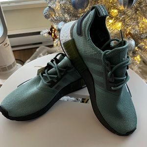 Brand New never Worn ADIDAS - NMD_R1